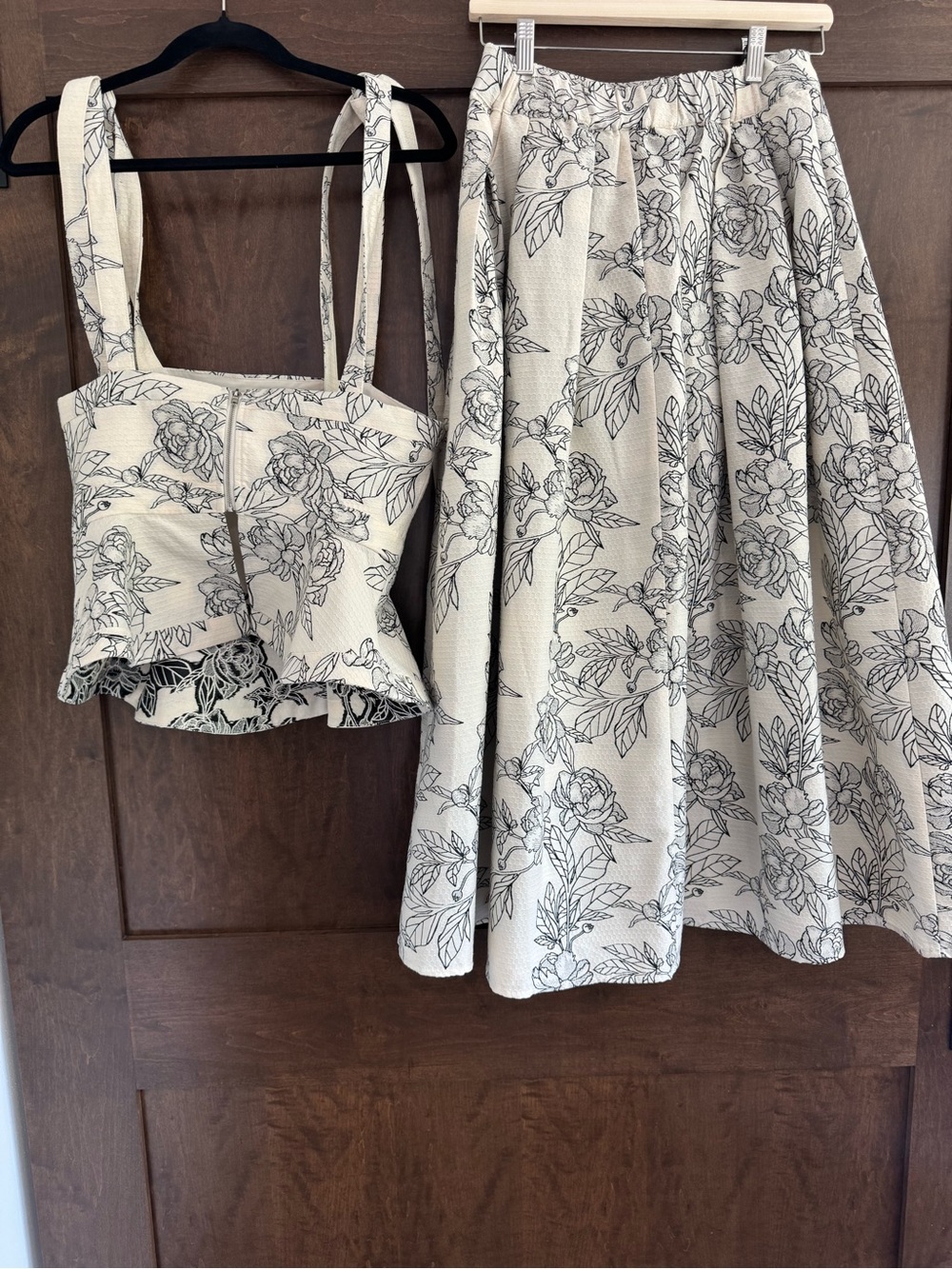 NWT Mable Textured Rose Peplum Top and Skirt Set Black and Cream - Picture 2 of 3